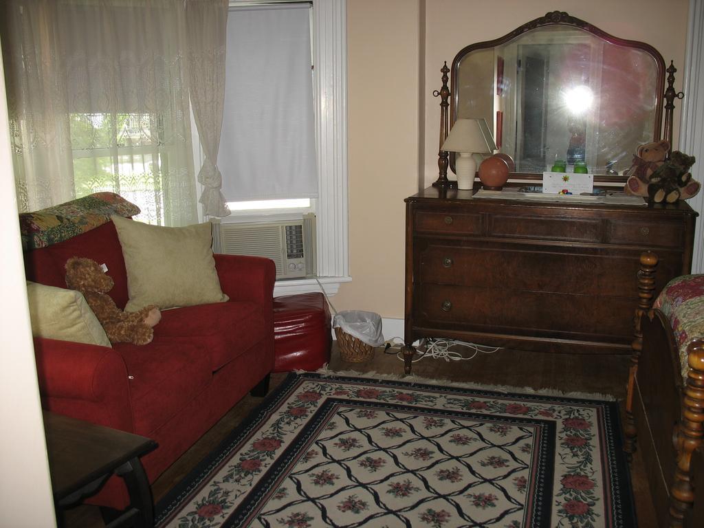 Hugging Bear Inn Bellows Falls Экстерьер фото