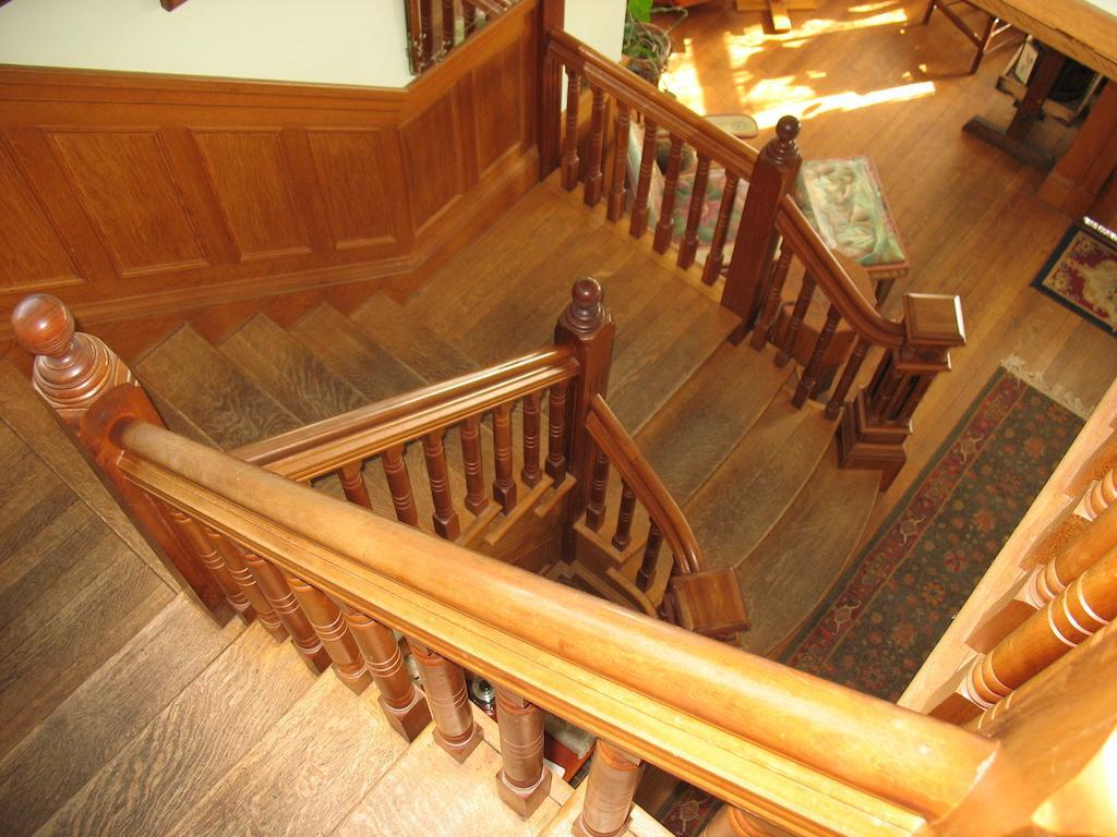 Hugging Bear Inn Bellows Falls Экстерьер фото