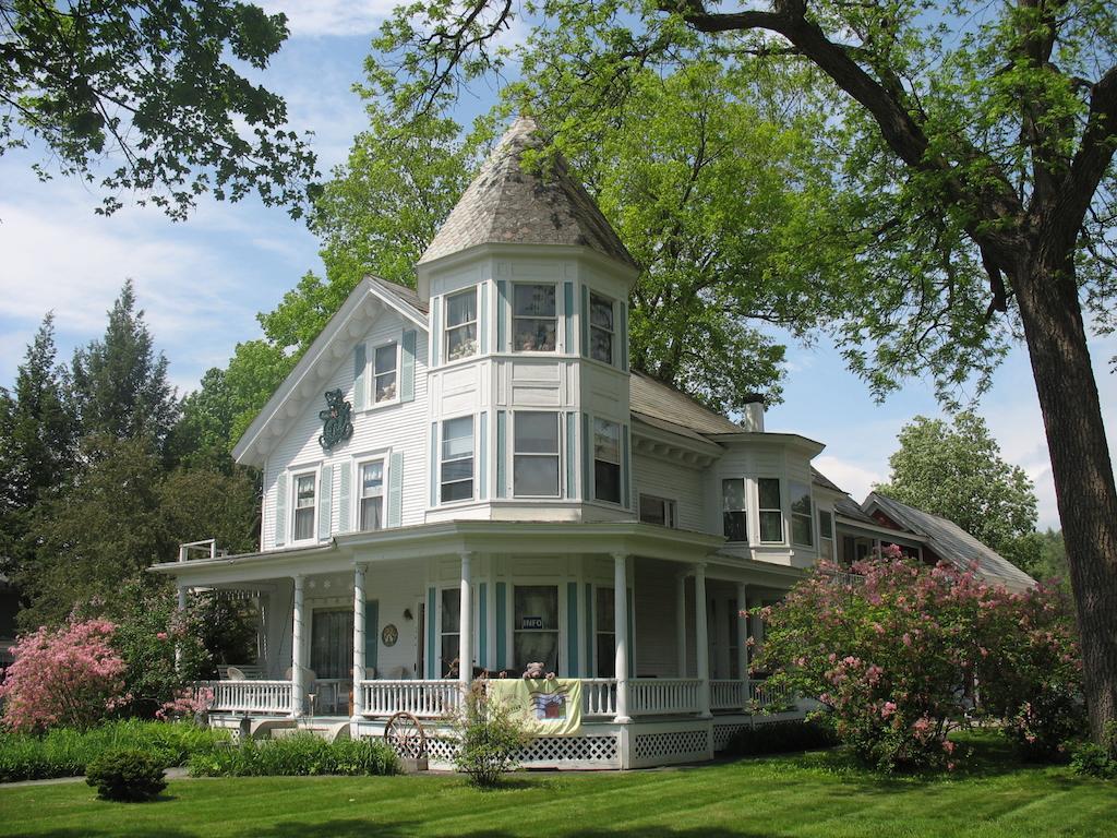 Hugging Bear Inn Bellows Falls Экстерьер фото